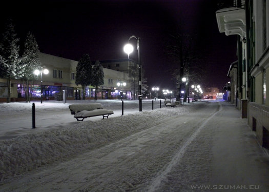 Miasto zimową nocą - galeria