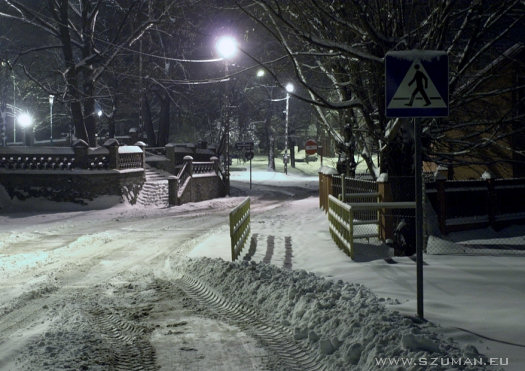 Miasto zimową nocą - galeria